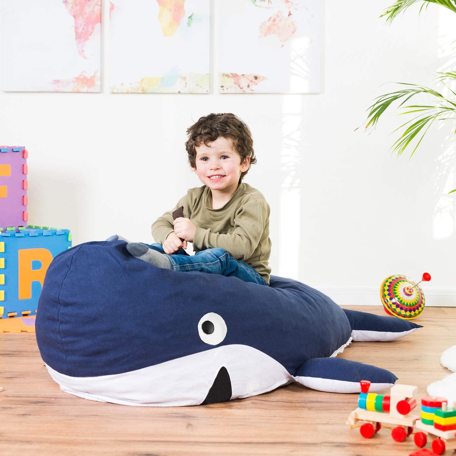 Kind mit Wal Sitzsack